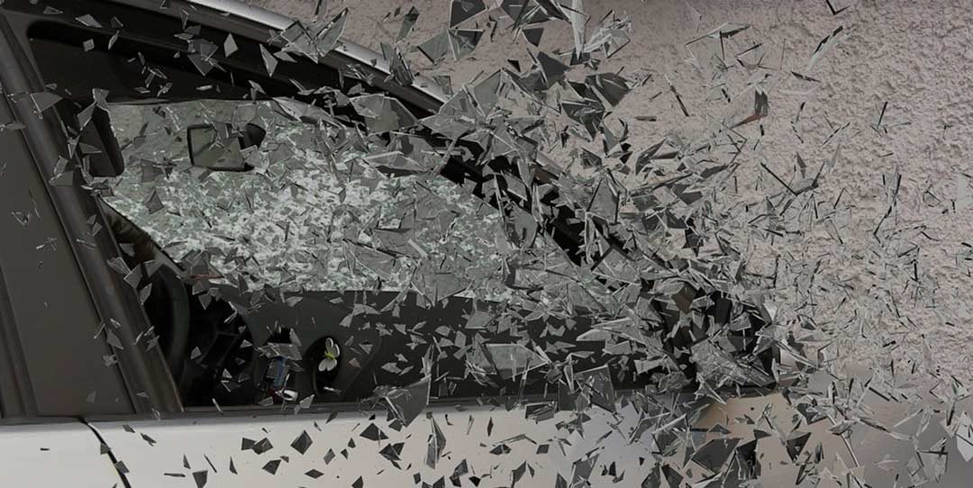 Shattered windshield - Iuris Malta Law Firm